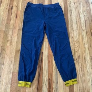 Cotopaxi men’s jogger size lg navy blue